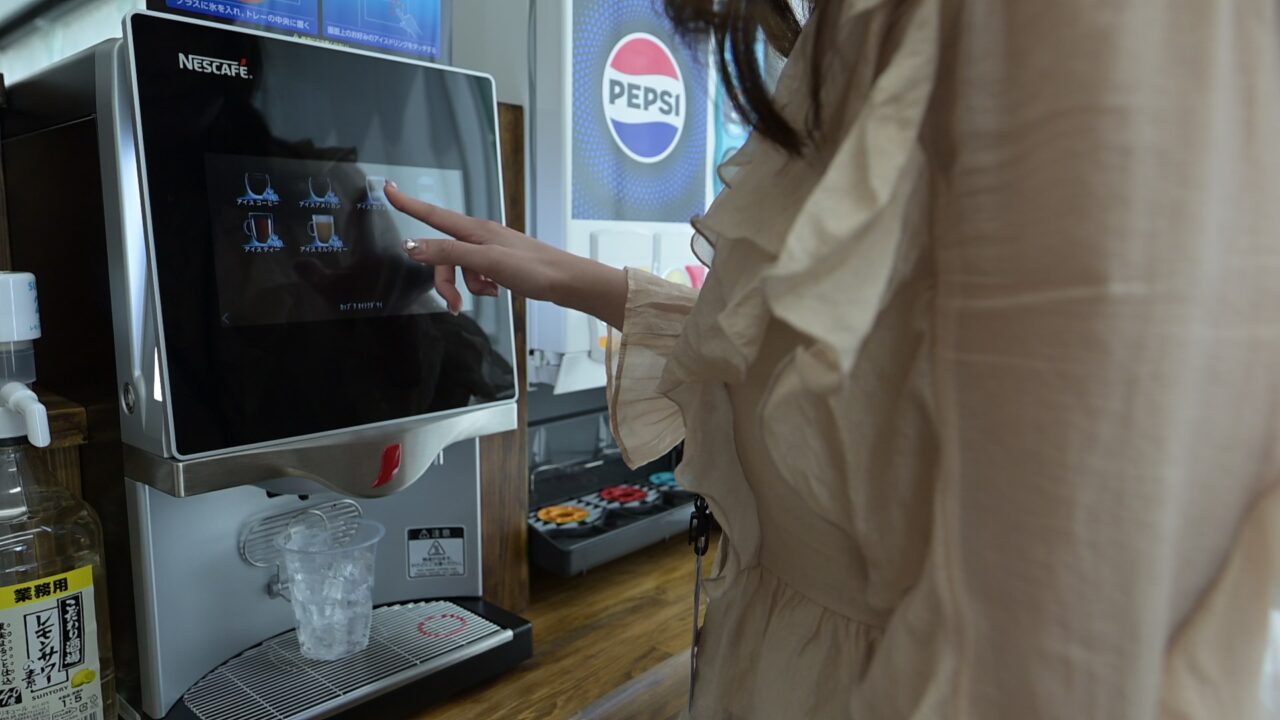 セルフカフェ形式のドリンクバー