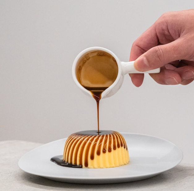 SNS映えする独特な形のプリン（ドレスプリン）