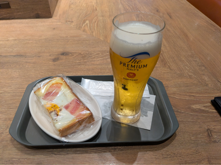 あさごぱんとビールを注文